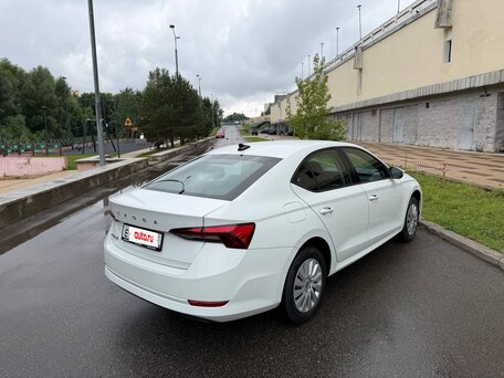 2021 Skoda Octavia IV (A8), белый, 1630000 рублей, вид 4