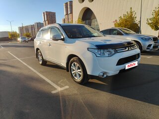 2013 Mitsubishi Outlander III, белый, 1700000 рублей, вид 4
