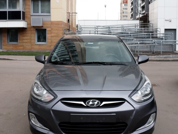 2011 Hyundai Solaris I, серебристый, 479900 рублей