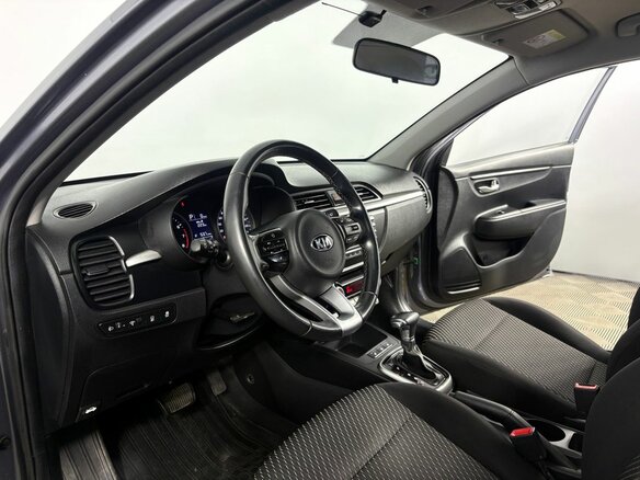 2018 Kia Rio IV, серый, 1410000 рублей - вид 12