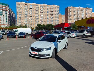 2017 Skoda Octavia III (A7) Рестайлинг, белый, 1680000 рублей, вид 3