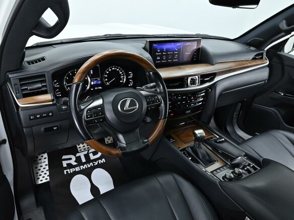2018 Lexus LX 570 III Рестайлинг 2, белый, 9990000 рублей - вид 11