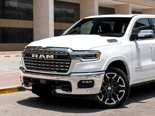 2025 Ram 1500 Quad Cab V Рестайлинг, белый, 6840000 рублей, вид 2