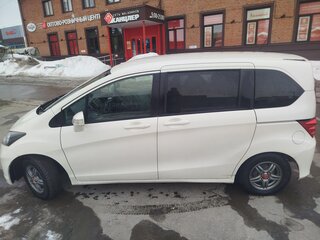 2010 Honda Freed Spike I Рестайлинг, белый, 1100000 рублей, вид 5