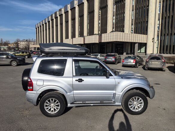 2003 Mitsubishi Pajero III Рестайлинг, серебристый, 1200000 рублей - вид 3