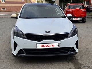 2020 Kia Rio IV Рестайлинг, белый, 1550000 рублей, вид 1