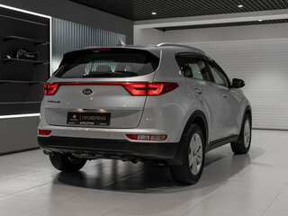 2018 Kia Sportage IV, серебристый, 2095000 рублей, вид 5