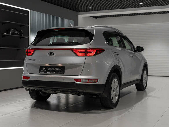 2018 Kia Sportage IV, серебристый, 2095000 рублей - вид 4