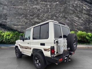 2025 Toyota Land Cruiser 71 70 Series Рестайлинг 2, белый, 15770000 рублей, вид 4