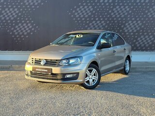 2018 Volkswagen Polo V Рестайлинг, бежевый, 1020000 рублей, вид 1