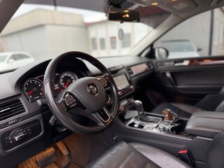 2014 Volkswagen Touareg II, чёрный, 2680000 рублей, вид 5