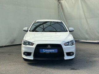 2011 Mitsubishi Lancer X Рестайлинг, белый, 799000 рублей, вид 3