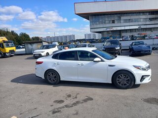 2020 Kia Optima IV Рестайлинг, белый, 1100000 рублей, вид 2