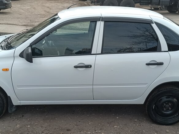2013 Lada (ВАЗ) Granta I, белый, 400000 рублей - вид 4