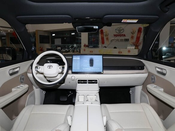2026 Toyota bZ3X 50 kWh, чёрный - вид 7