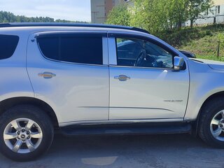 2014 Chevrolet TrailBlazer II, серый, 1155000 рублей, вид 2
