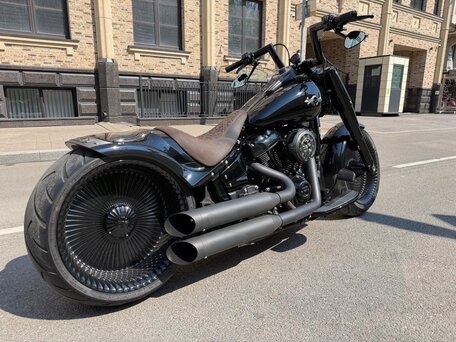 2021 Harley-Davidson Fat Boy, чёрный, 9800000 рублей, вид 4
