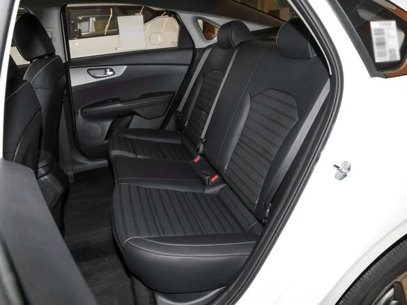 2026 Kia K3 II (China Market) Рестайлинг, серый, 2160000 рублей - вид 4