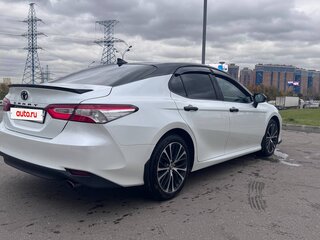 2018 Toyota Camry VIII (XV70), белый, 2650000 рублей, вид 3