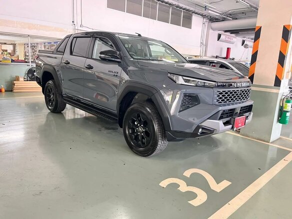 2026 Toyota Hilux, серый, 7900000 рублей - вид 11