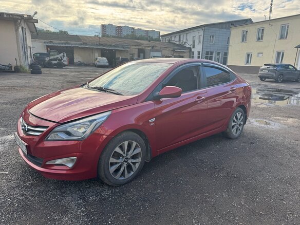2015 Hyundai Solaris I Рестайлинг, красный, 900000 рублей - вид 1