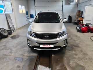 2013 Kia Sorento II Рестайлинг, серебристый, 1700000 рублей, вид 1