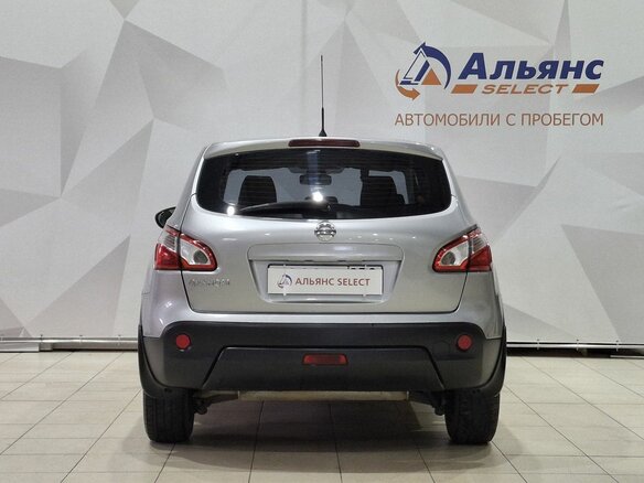 2013 Nissan Qashqai I Рестайлинг, серебристый, 1110000 рублей - вид 3