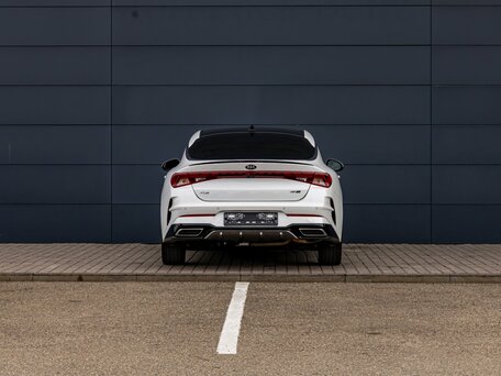 2021 Kia K5 III, белый, 2055000 рублей, вид 5