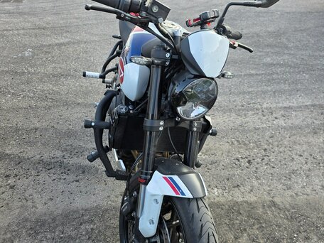 2024 Triumph Trident 660, синий, 950000 рублей, вид 2
