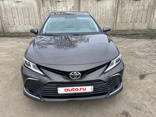 2021 Toyota Camry VIII (XV70) Рестайлинг, коричневый, 3405000 рублей, вид 3