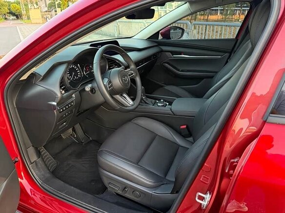2023 Mazda 3 Axela IV (BP), красный, 1240000 рублей - вид 6