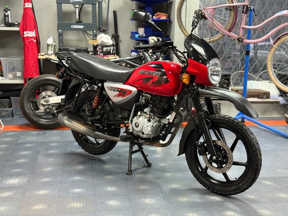 2023 Bajaj Boxer BM 150X, красный - вид 18