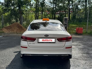 2019 Kia Optima IV Рестайлинг, белый, 800000 рублей, вид 5
