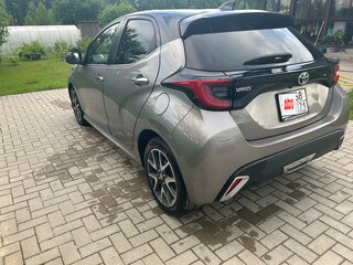 2020 Toyota Yaris IV, серый, 1601000 рублей, вид 4