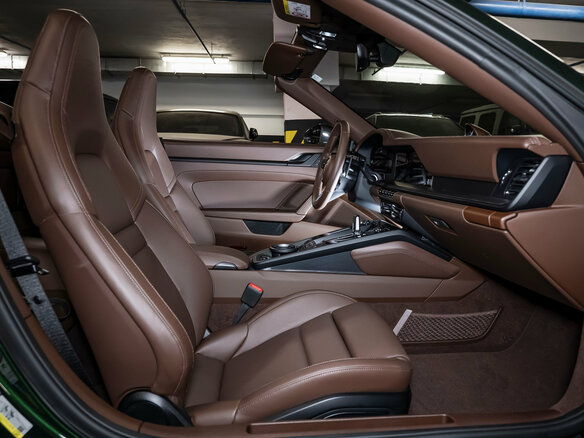2026 Porsche 911 Carrera 4 GTS VIII (992) Рестайлинг, зелёный, 33200000 рублей - вид 33