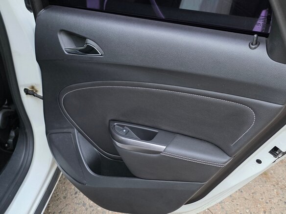 2011 Opel Astra J, белый - вид 13
