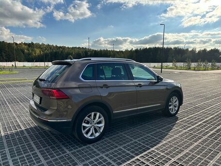 2019 Volkswagen Tiguan II, коричневый, 1899000 рублей, вид 3