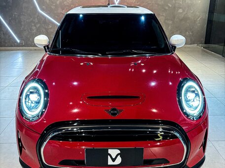 2023 Mini Hatch Cooper III (F55/F56) Рестайлинг 2, красный, 3450200 рублей, вид 2
