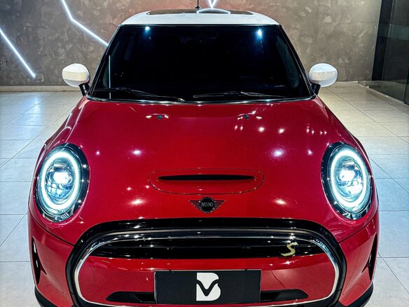 2023 Mini Hatch Cooper III (F55/F56) Рестайлинг 2, красный, 3450200 рублей - вид 1