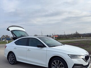 2021 Skoda Octavia IV (A8), белый, 3300000 рублей, вид 2