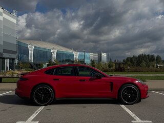 2017 Porsche Panamera II, красный, 5390000 рублей, вид 2
