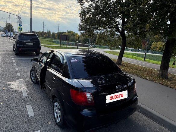 2010 Kia Rio II Рестайлинг, чёрный, 620000 рублей - вид 3