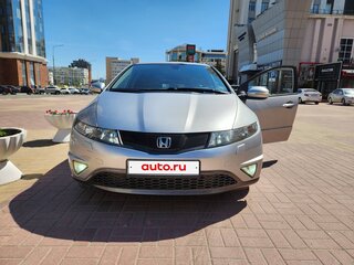 2011 Honda Civic VIII Рестайлинг, серебристый, 890000 рублей, вид 2