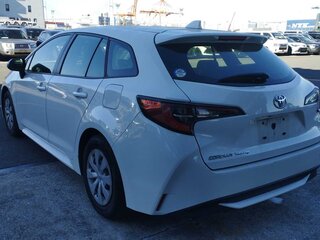2022 Toyota Corolla XII (E210), белый, 1600000 рублей, вид 3