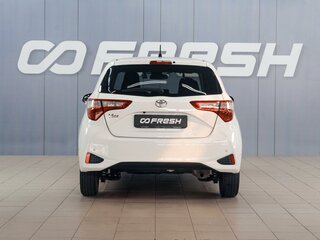 2019 Toyota Vitz III (XP130) Рестайлинг 2, белый, 1079000 рублей, вид 4