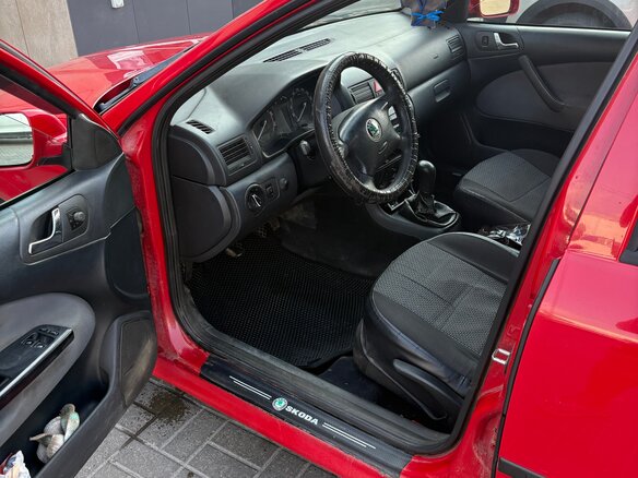 2008 Skoda Octavia I (A4) Рестайлинг, красный, 325000 рублей - вид 5