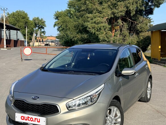 2014 Kia Ceed II, серебристый, 1300000 рублей