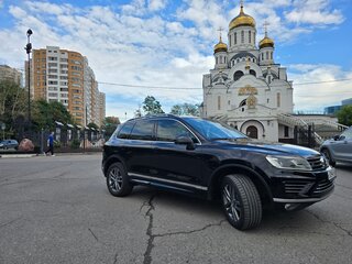 2018 Volkswagen Touareg II Рестайлинг, чёрный, 3499000 рублей, вид 4