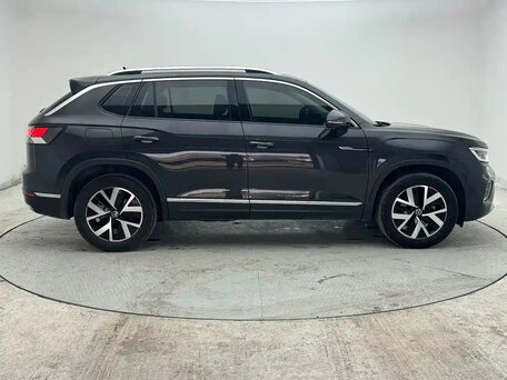 2022 Volkswagen Tayron I, чёрный, 2140000 рублей, вид 5