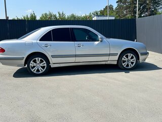 2001 Mercedes-Benz E-Класс 200 II (W210, S210) Рестайлинг, серебристый, 530000 рублей, вид 3